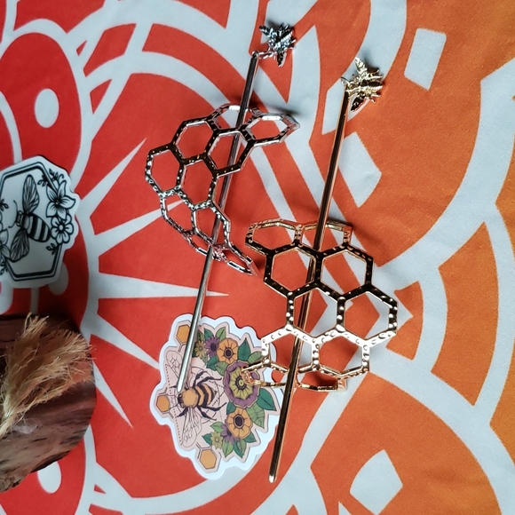 Honeycomb and bee hair clip and stick - Picture 3 of 13